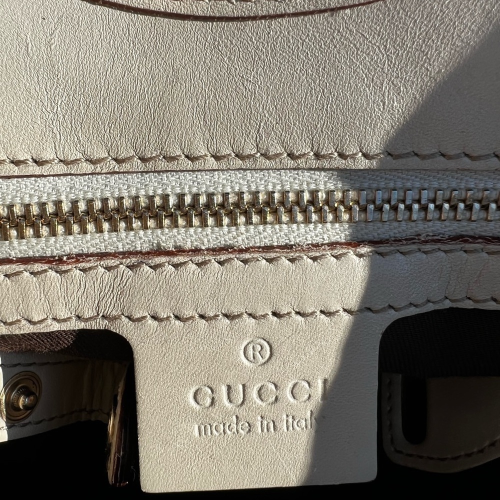 Gorgeous embossed horse it Gucci - Picture 6 of 11